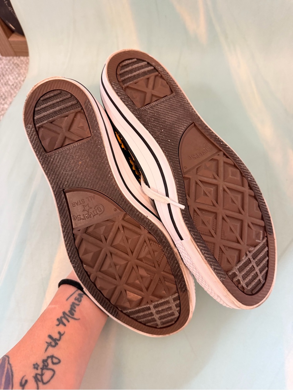 Converse 🌻 Size 8 😎 PERFECT! - Picture 4 of 4